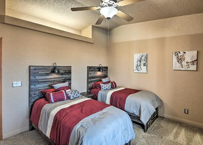 Heated Pool, & Mtn Views: Havasu Home! Casa vacanze *