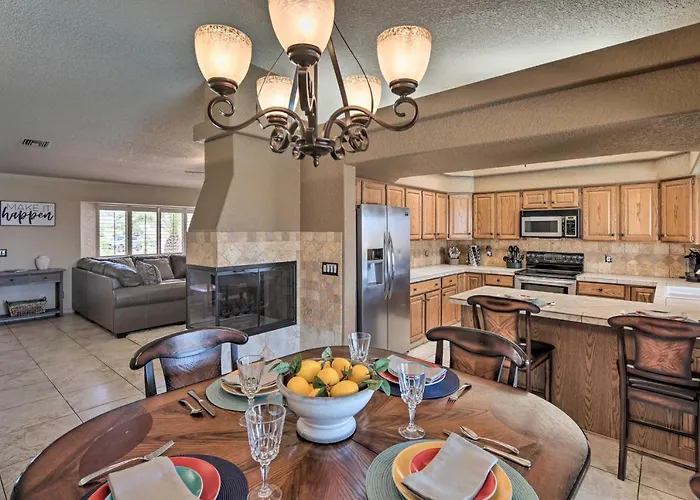 Casa vacanze Heated Pool, & Mtn Views: Havasu Home! *