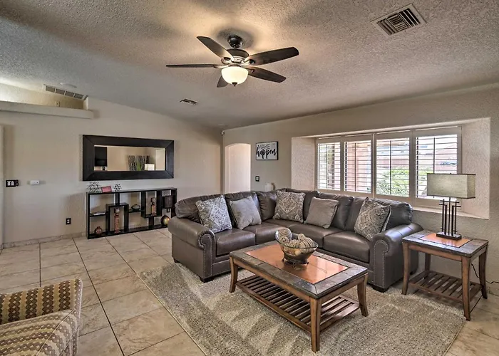 Casa vacanze Heated Pool, & Mtn Views: Havasu Home! Lake Havasu City