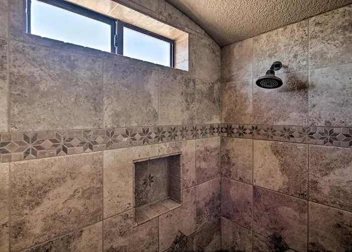 Heated Pool, & Mtn Views: Havasu Home!