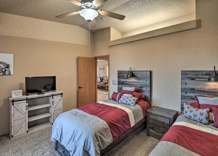 Heated Pool, & Mtn Views: Havasu Home! Casa vacanze Lake Havasu City